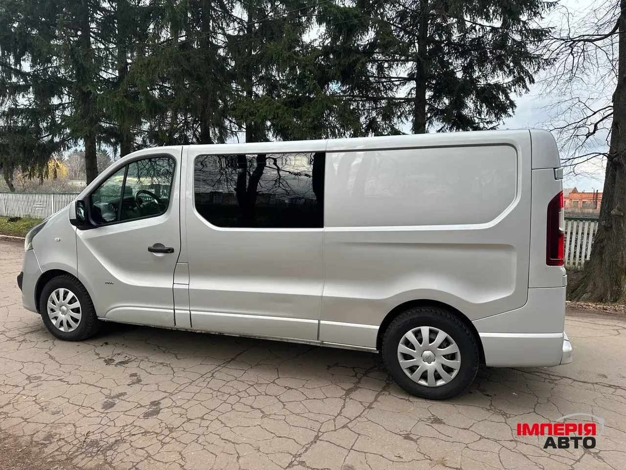 Opel Vivaro - фото 8