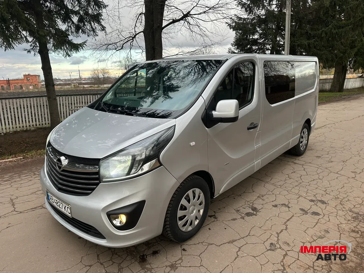 Opel Vivaro - фото 11