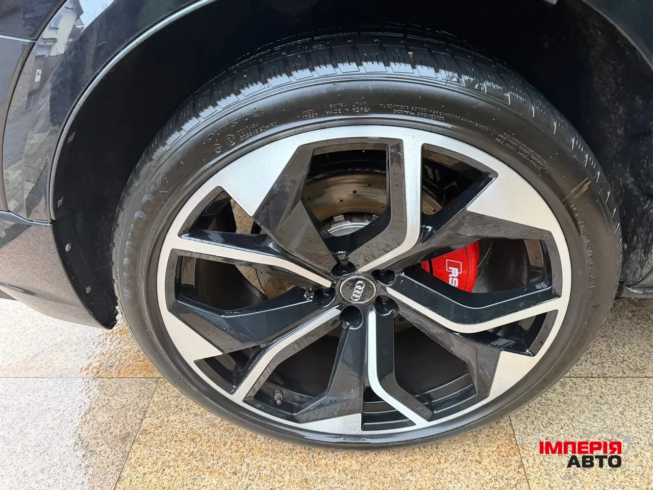 Audi RS Q8 - фото 13