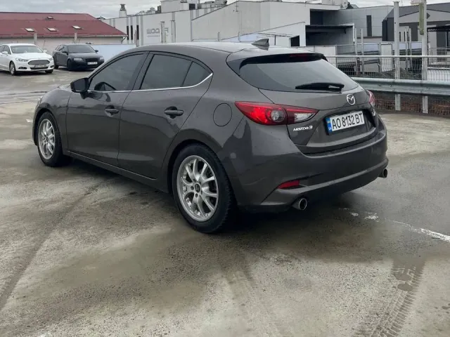 Mazda 3 - фото 5