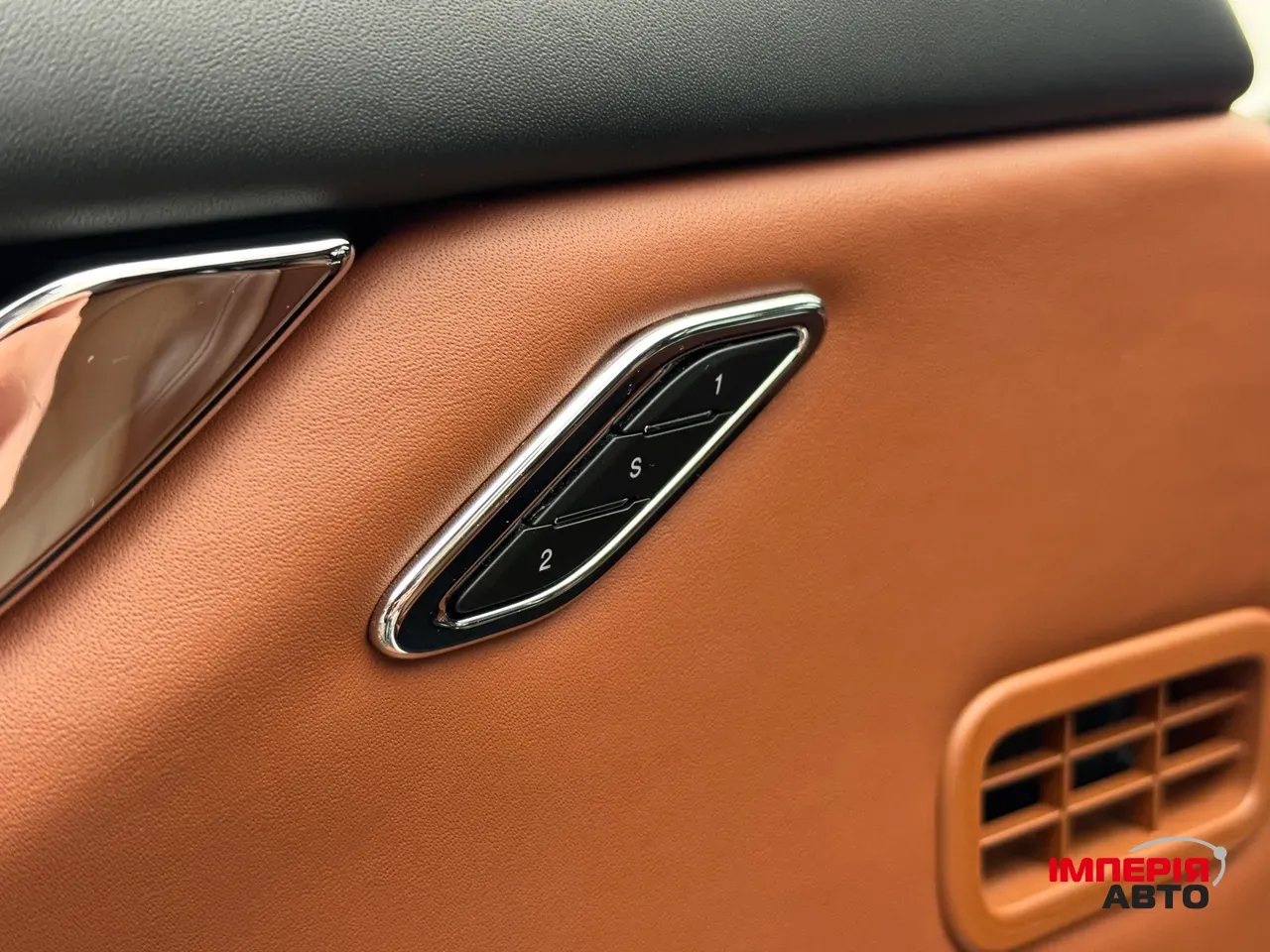 Maserati Quattroporte - фото 27