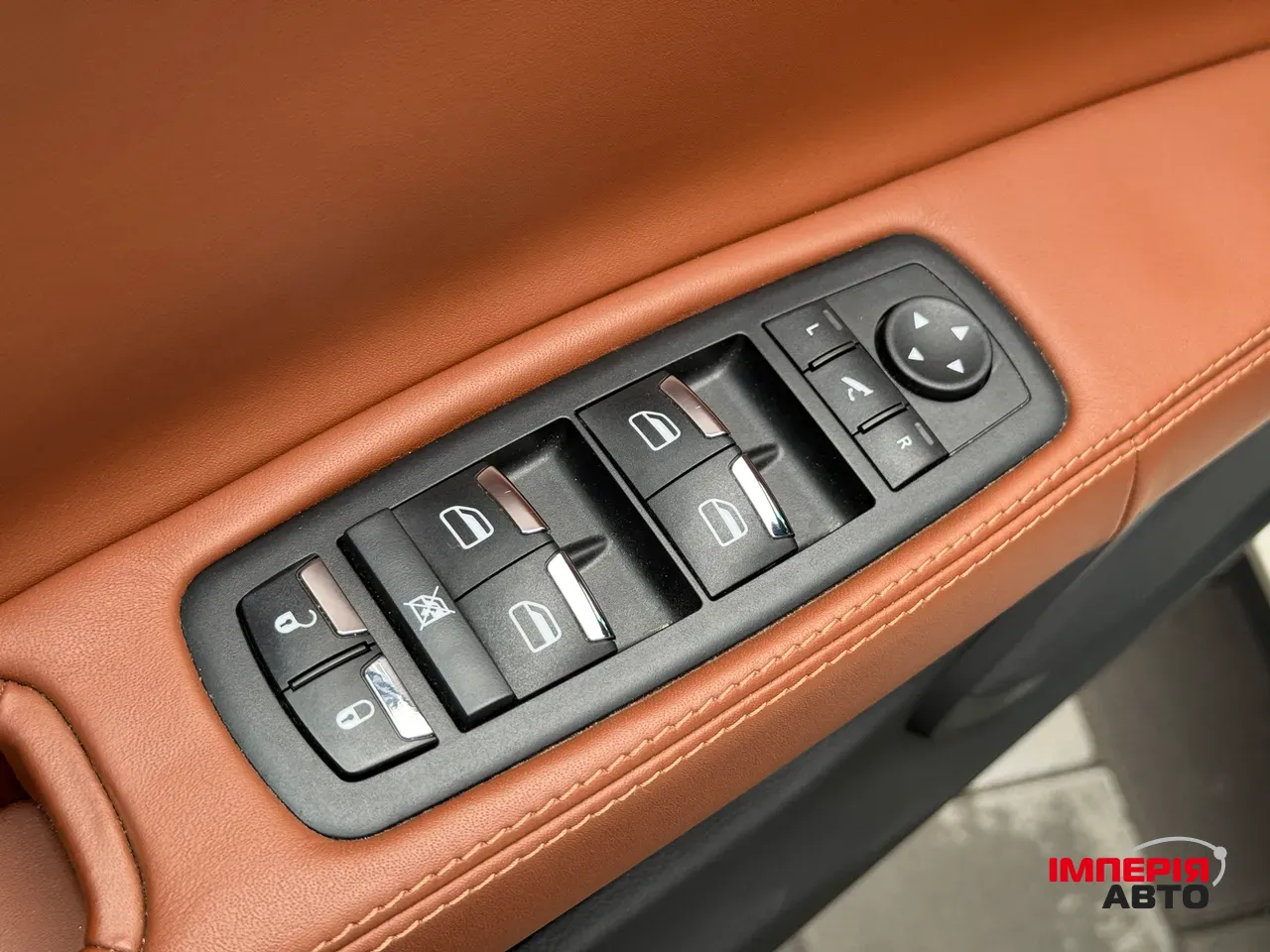 Maserati Quattroporte - фото 28