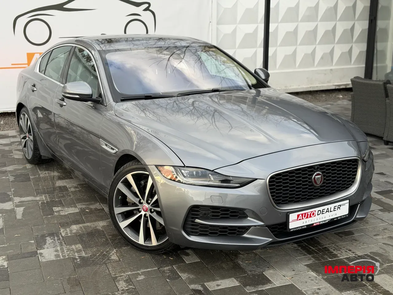Jaguar XE - фото 1