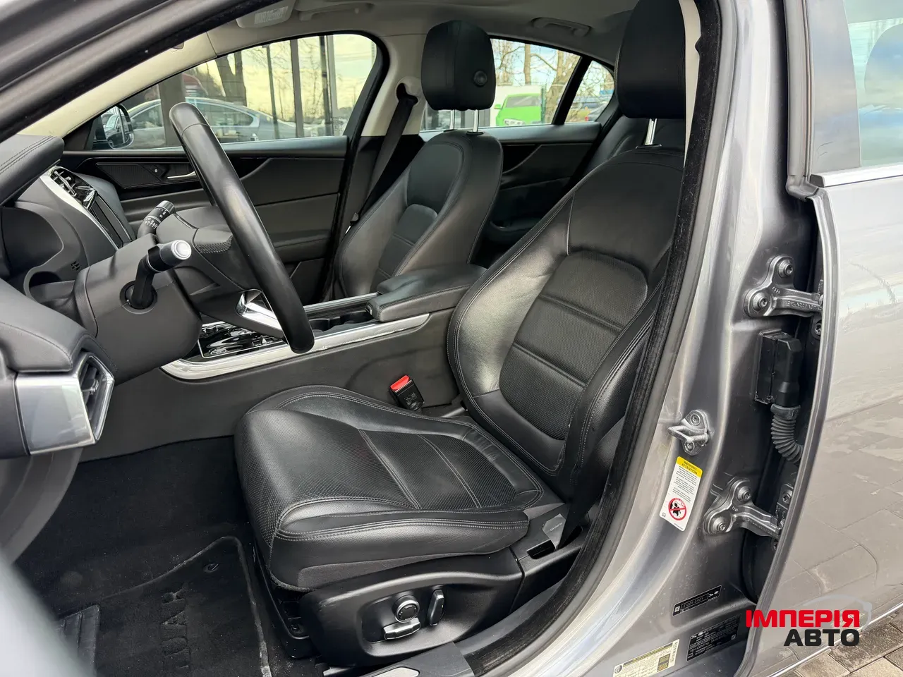 Jaguar XE - фото 19