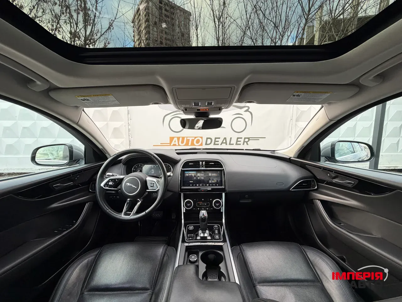 Jaguar XE - фото 21