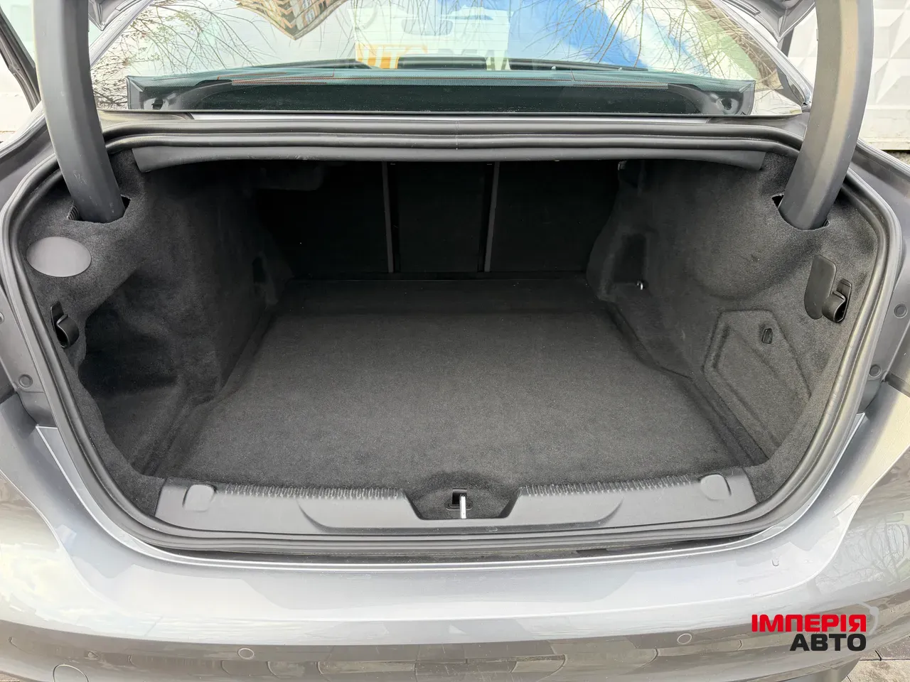 Jaguar XE - фото 11