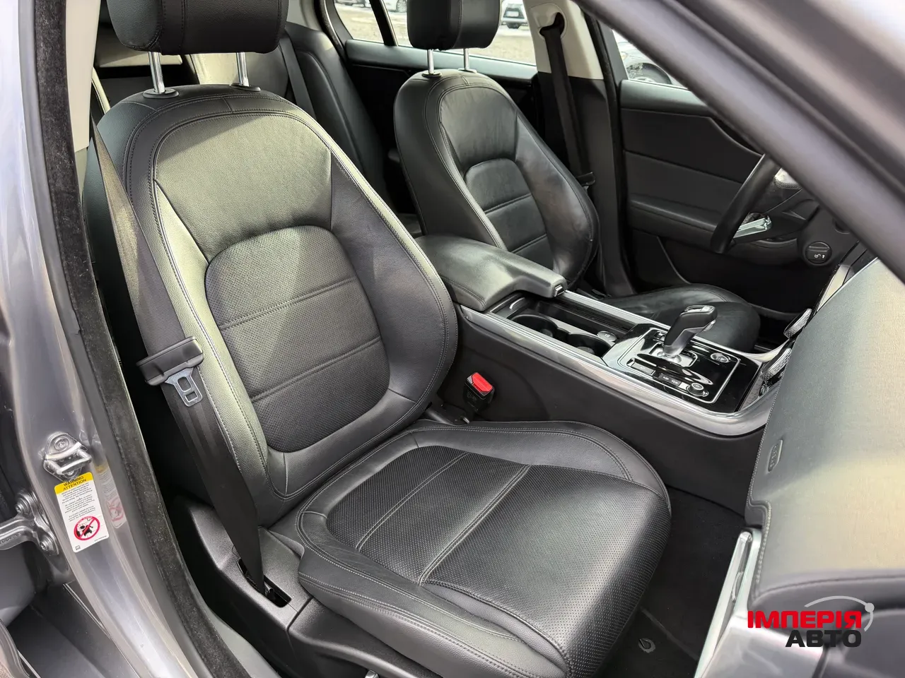 Jaguar XE - фото 41