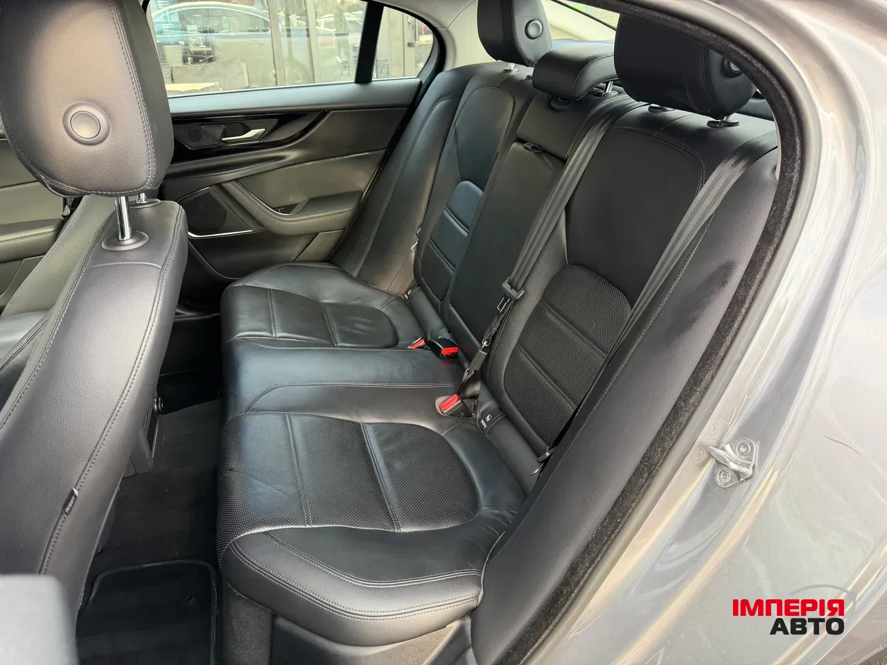 Jaguar XE - фото 31