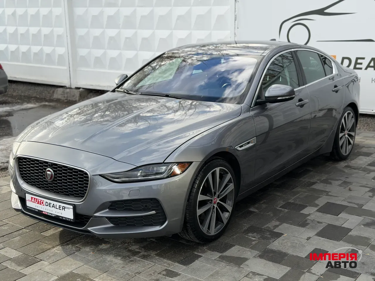Jaguar XE - фото 3