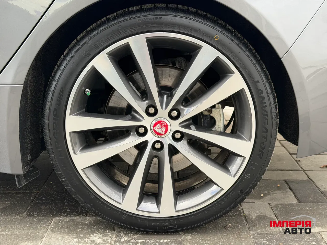 Jaguar XE - фото 7