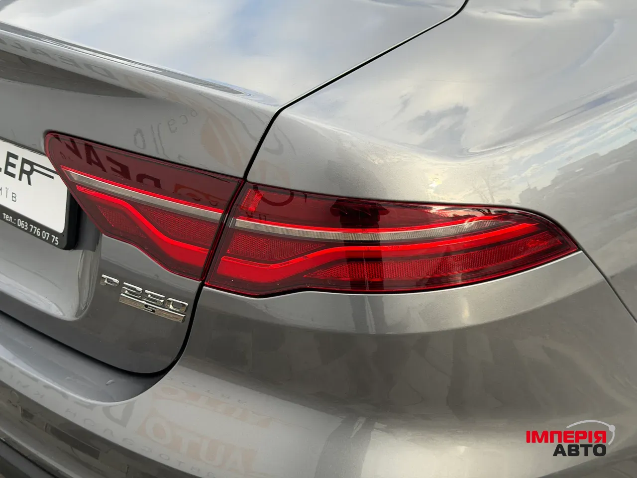 Jaguar XE - фото 13