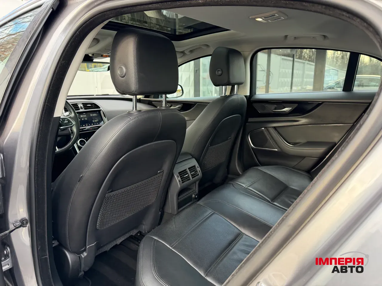 Jaguar XE - фото 32