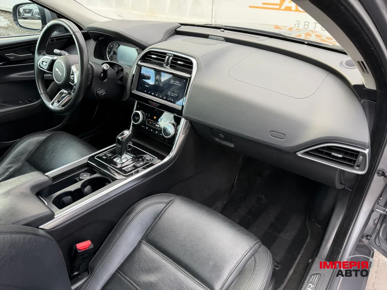 Jaguar XE - фото 40