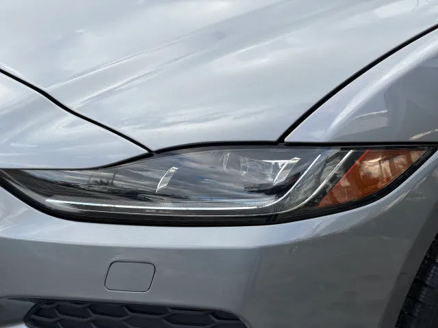 Jaguar XE - фото 4