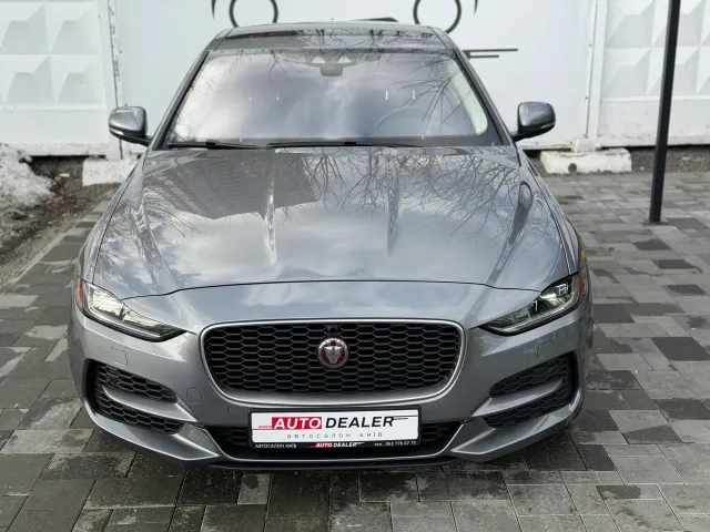 Jaguar XE - фото 2