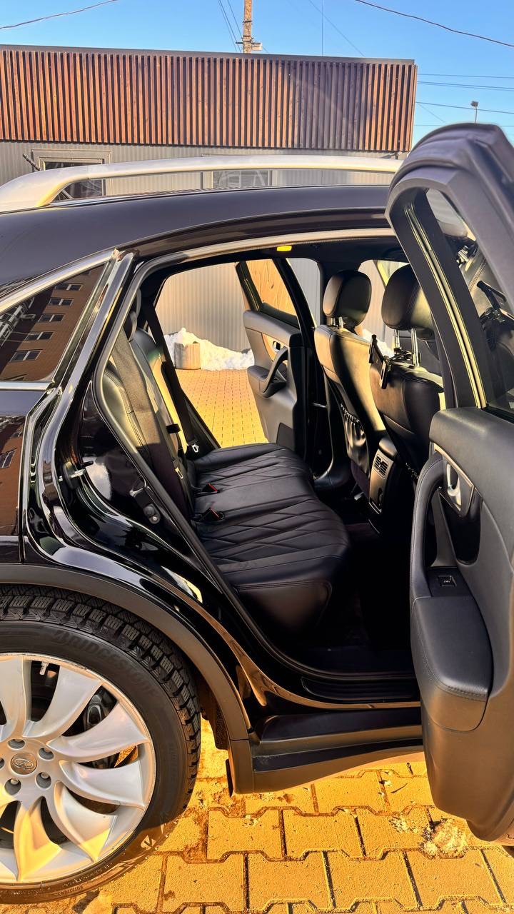 Infiniti QX70 - фото 6