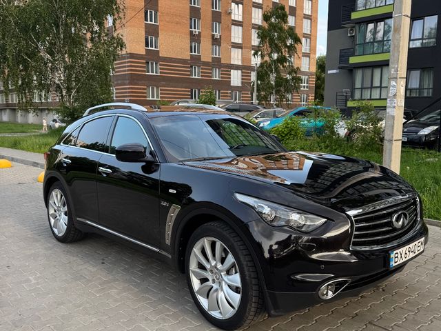 Infiniti QX70 - фото 1