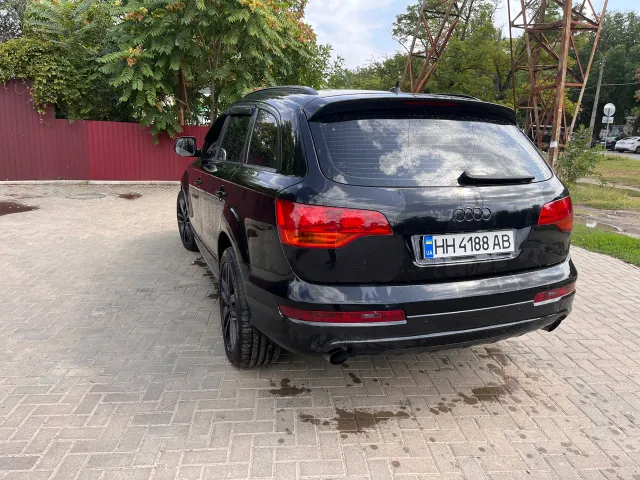 Audi Q7 - фото 4
