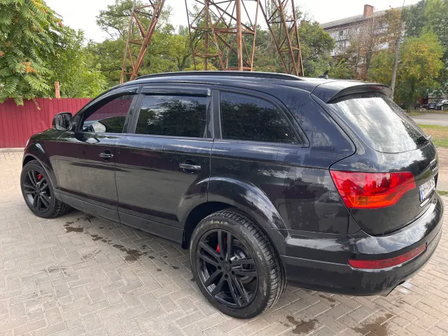Audi Q7 - фото 5