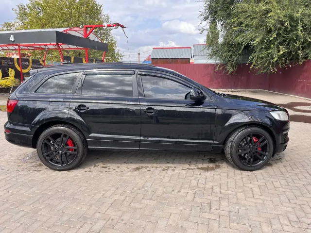 Audi Q7 - фото 2