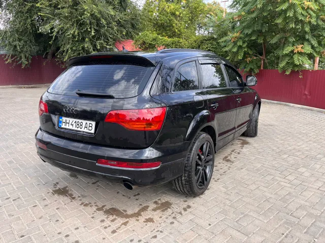Audi Q7 - фото 3