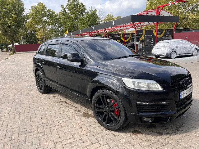 Audi Q7 - фото 1