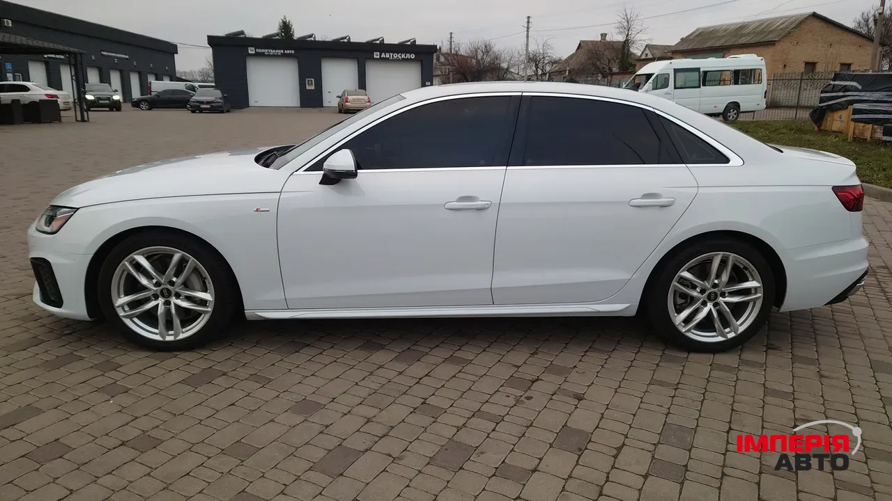 Audi A4 - фото 6