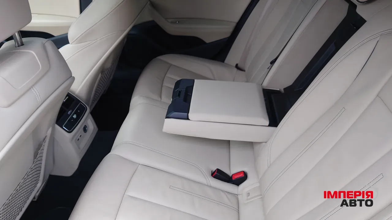 Audi A4 - фото 32