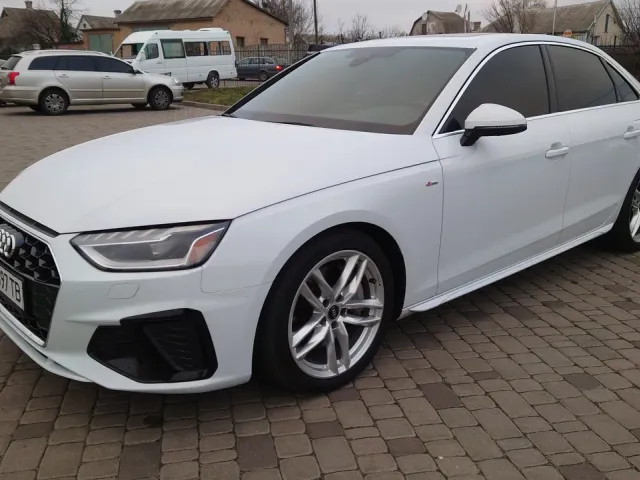 Audi A4 - фото 5