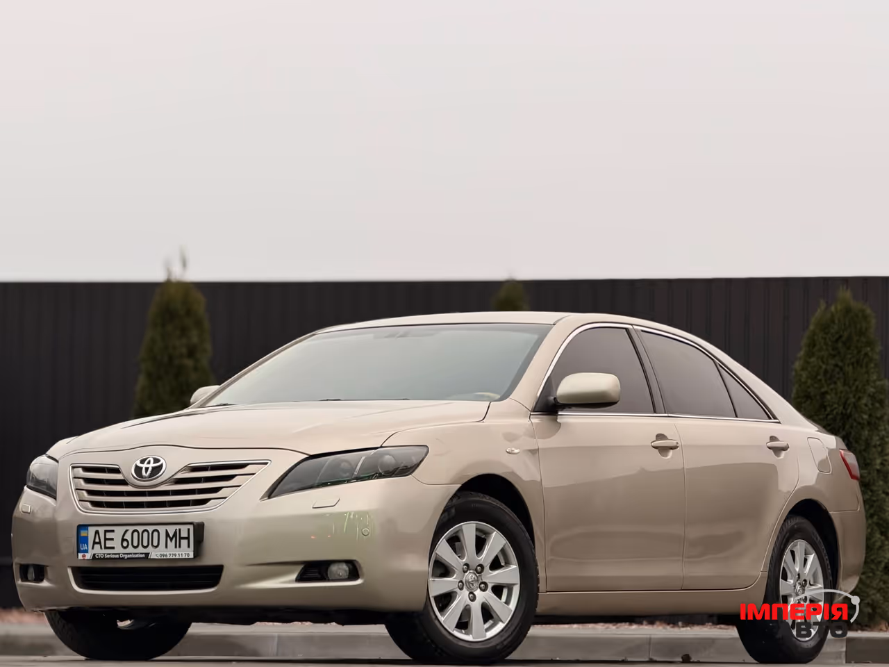 Toyota Camry - фото 1