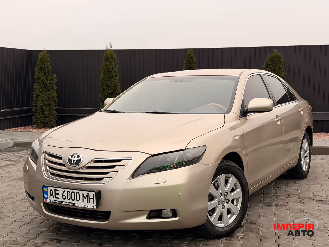 Toyota Camry - фото 2