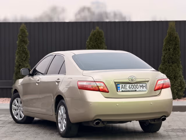 Toyota Camry - фото 5