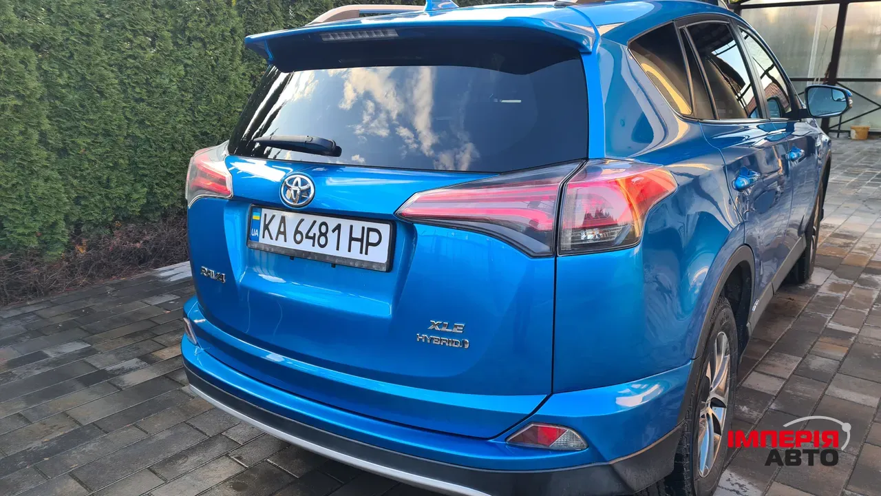 Toyota RAV4 - фото 6