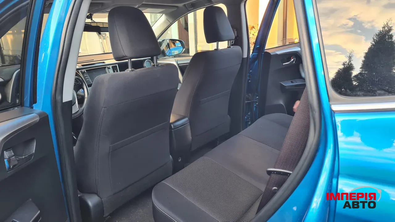 Toyota RAV4 - фото 9