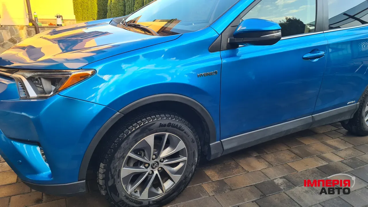Toyota RAV4 - фото 4
