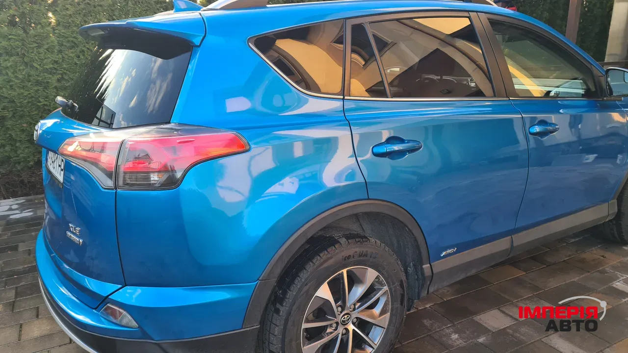 Toyota RAV4 - фото 7