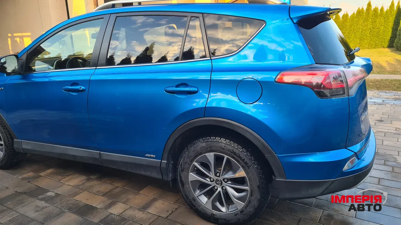 Toyota RAV4 - фото 5