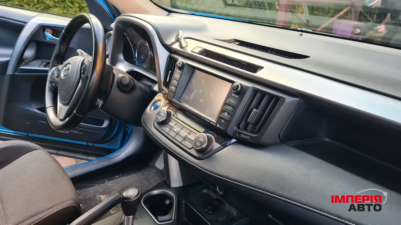 Toyota RAV4 - фото 14