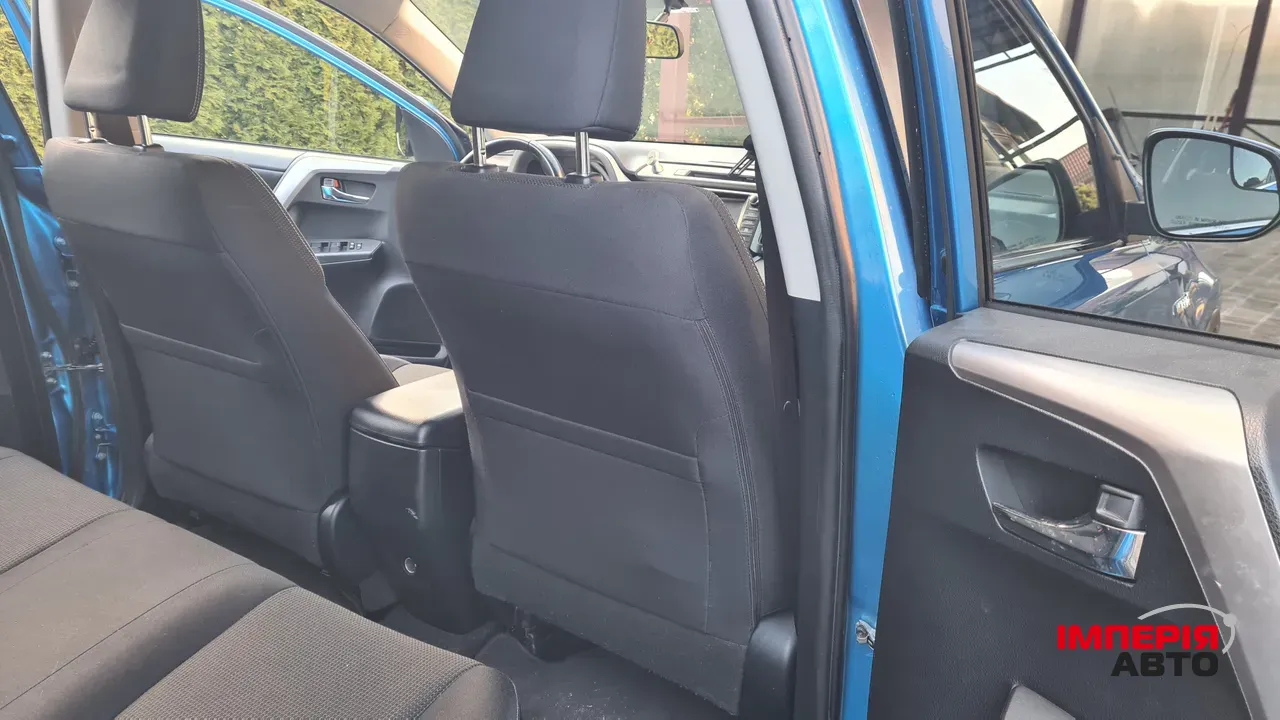 Toyota RAV4 - фото 12