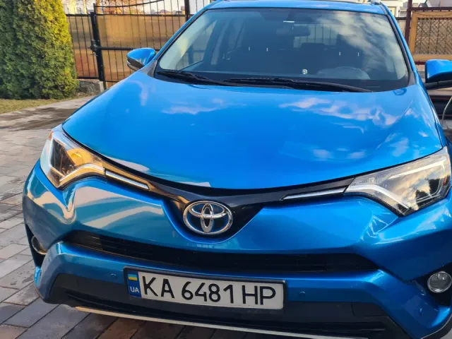 Toyota RAV4 - фото 2