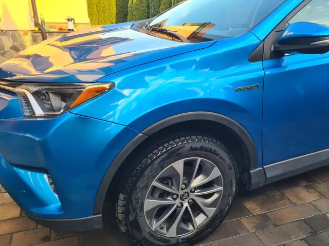 Toyota RAV4 - фото 4