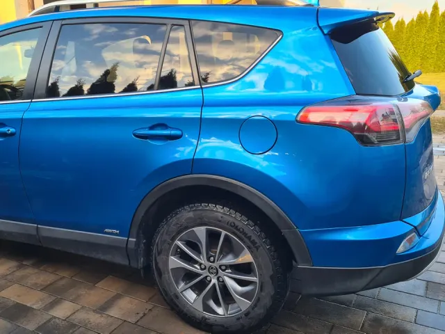 Toyota RAV4 - фото 5
