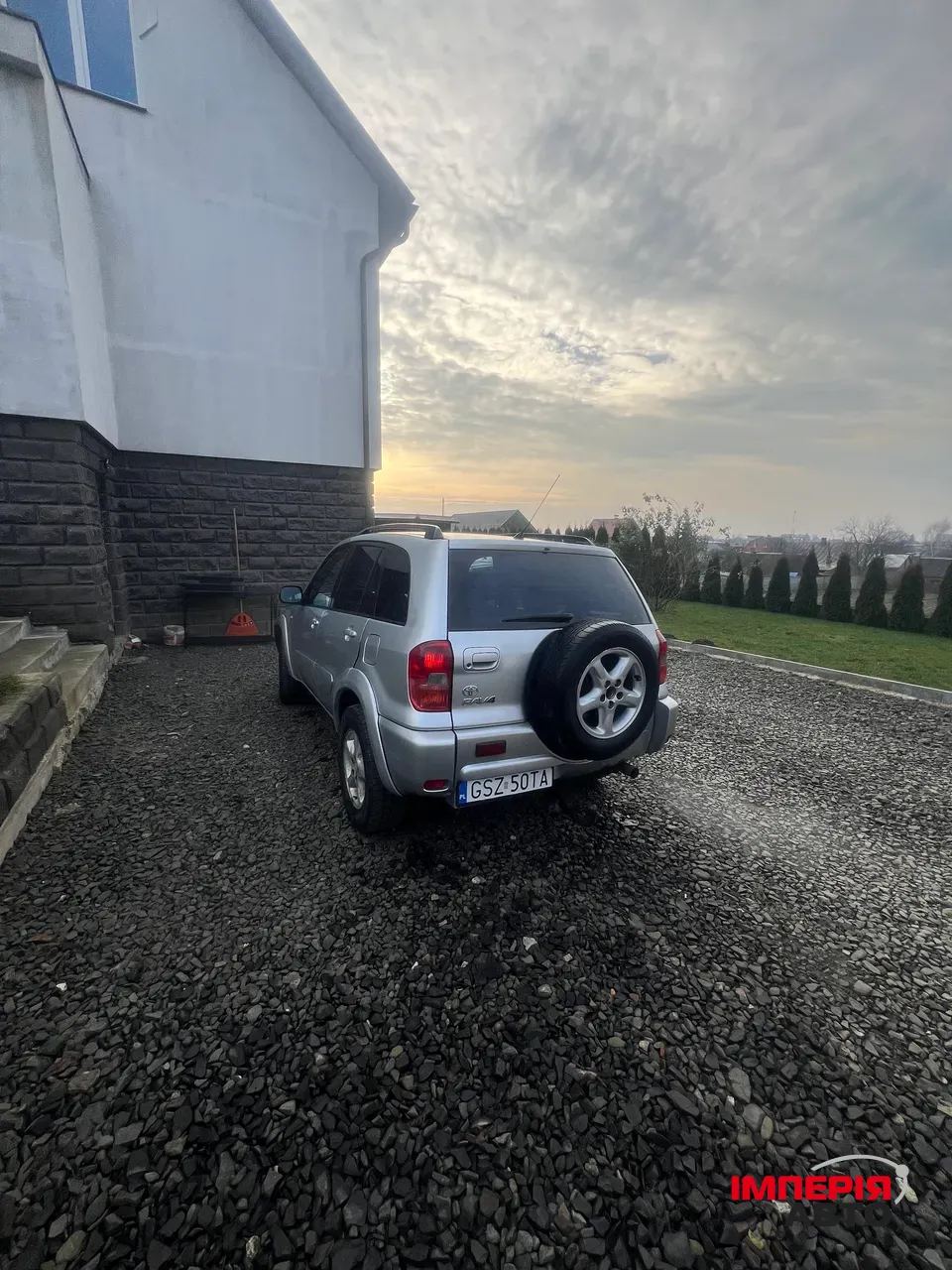 Toyota RAV4 - фото 4