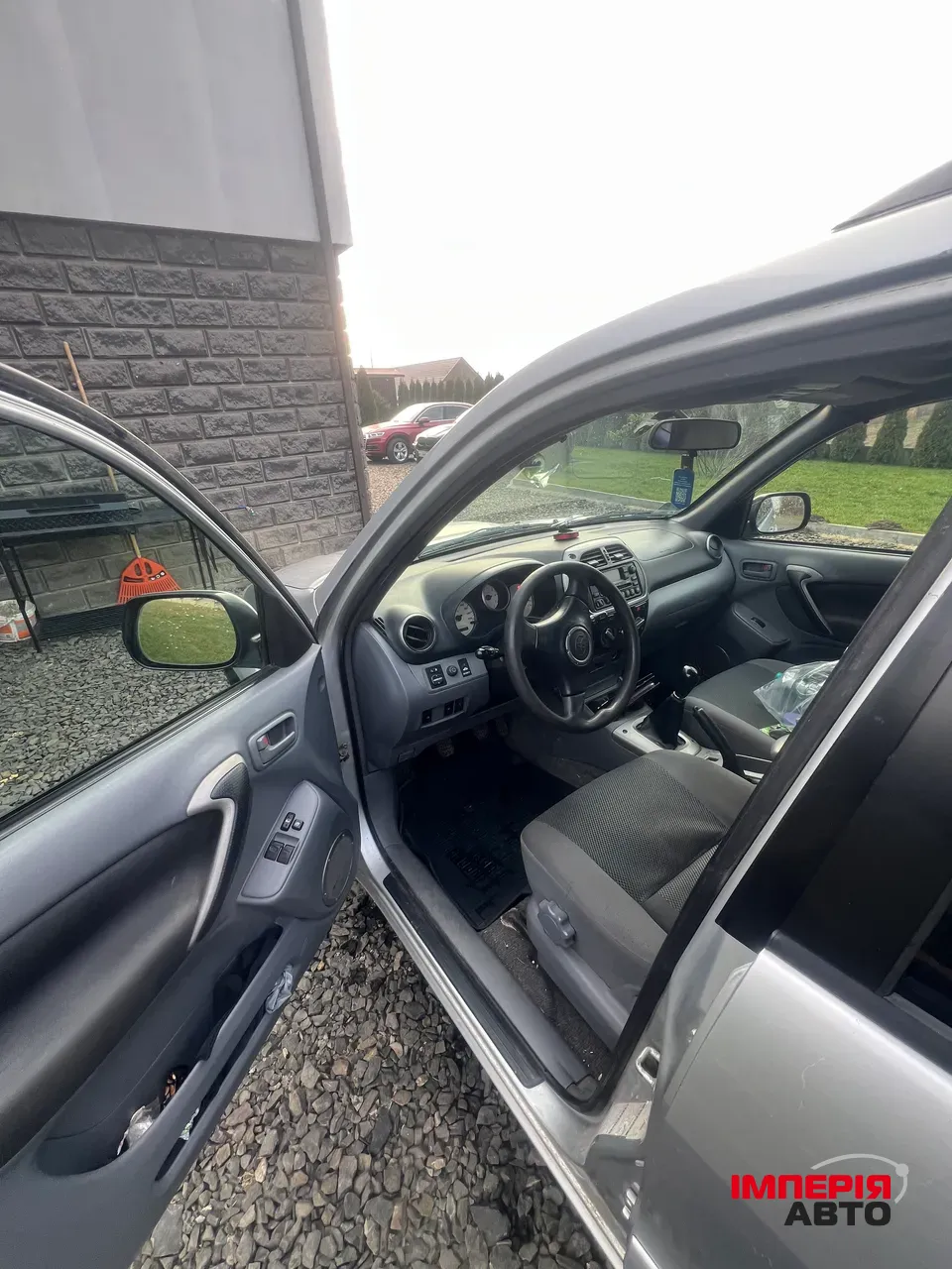 Toyota RAV4 - фото 6