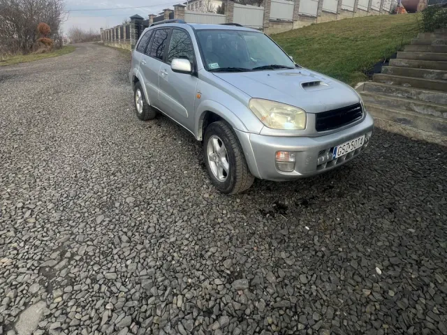 Toyota RAV4 - фото 2