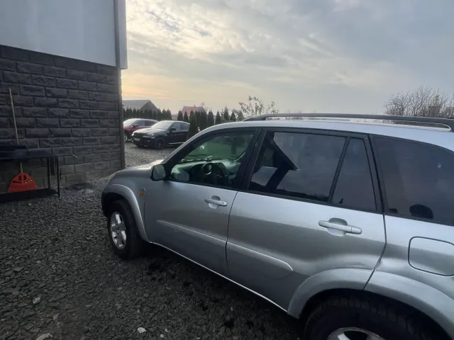 Toyota RAV4 - фото 5