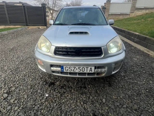 Toyota RAV4 - фото 1