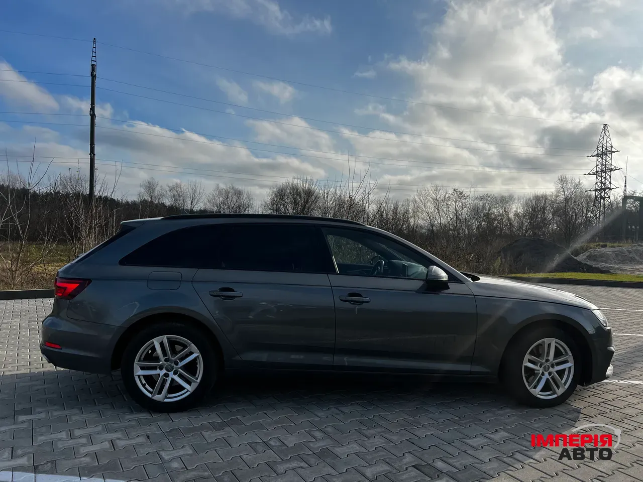 Audi A4 - фото 7