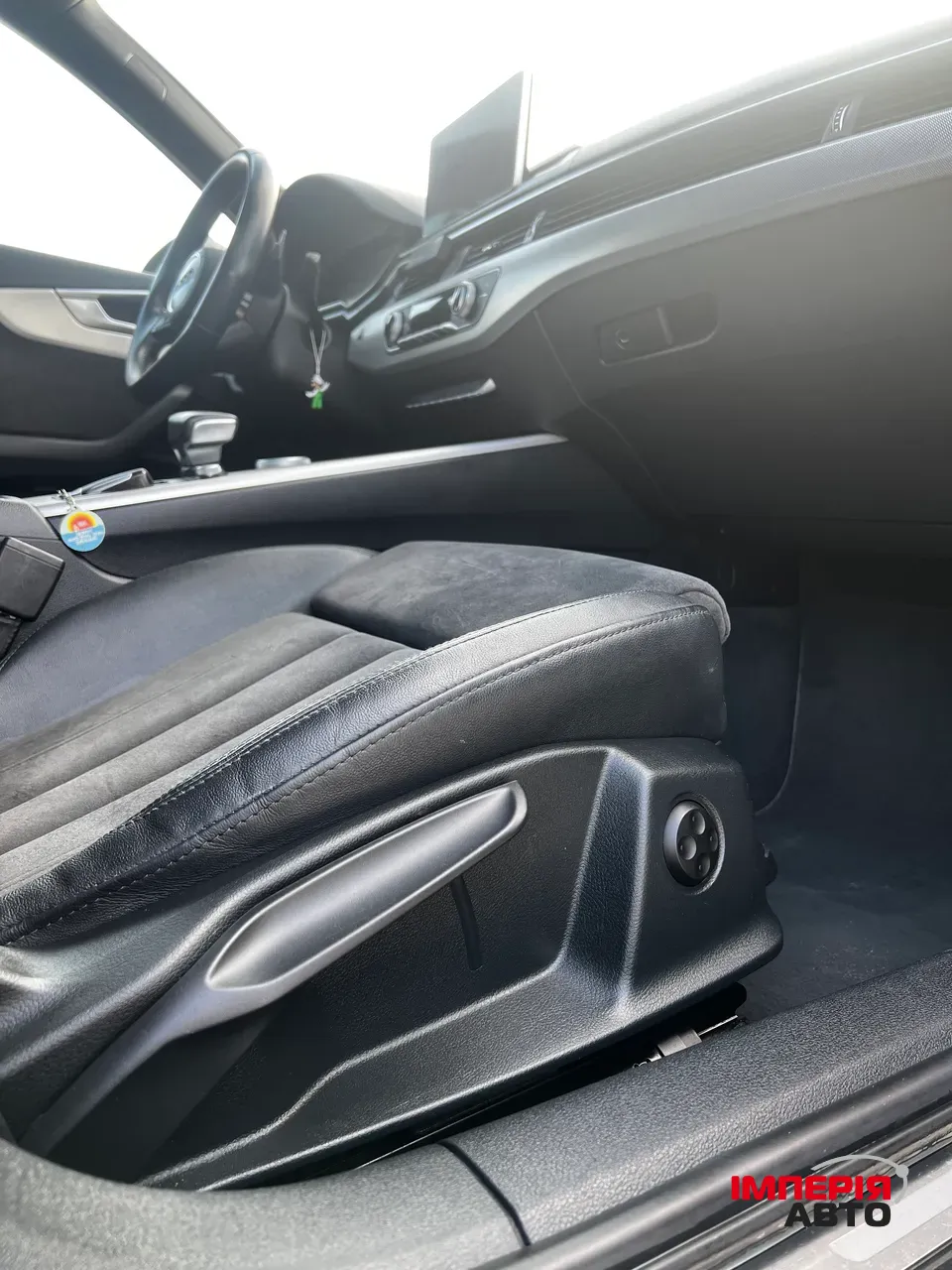 Audi A4 - фото 20