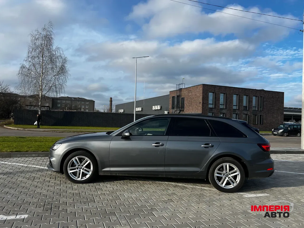 Audi A4 - фото 8